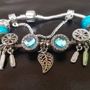 Brand New Pandora Bracelet With 8 Beautiful Charms!